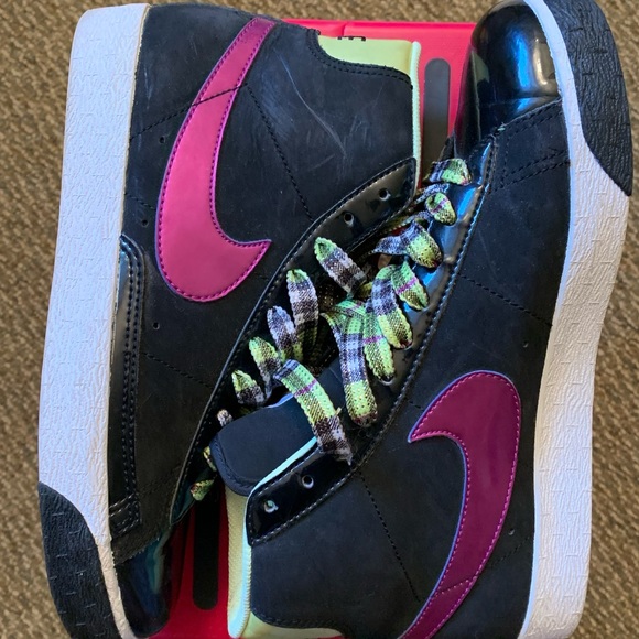 Women’s/girls Nike Blazers size 5.5 - Picture 2 of 4